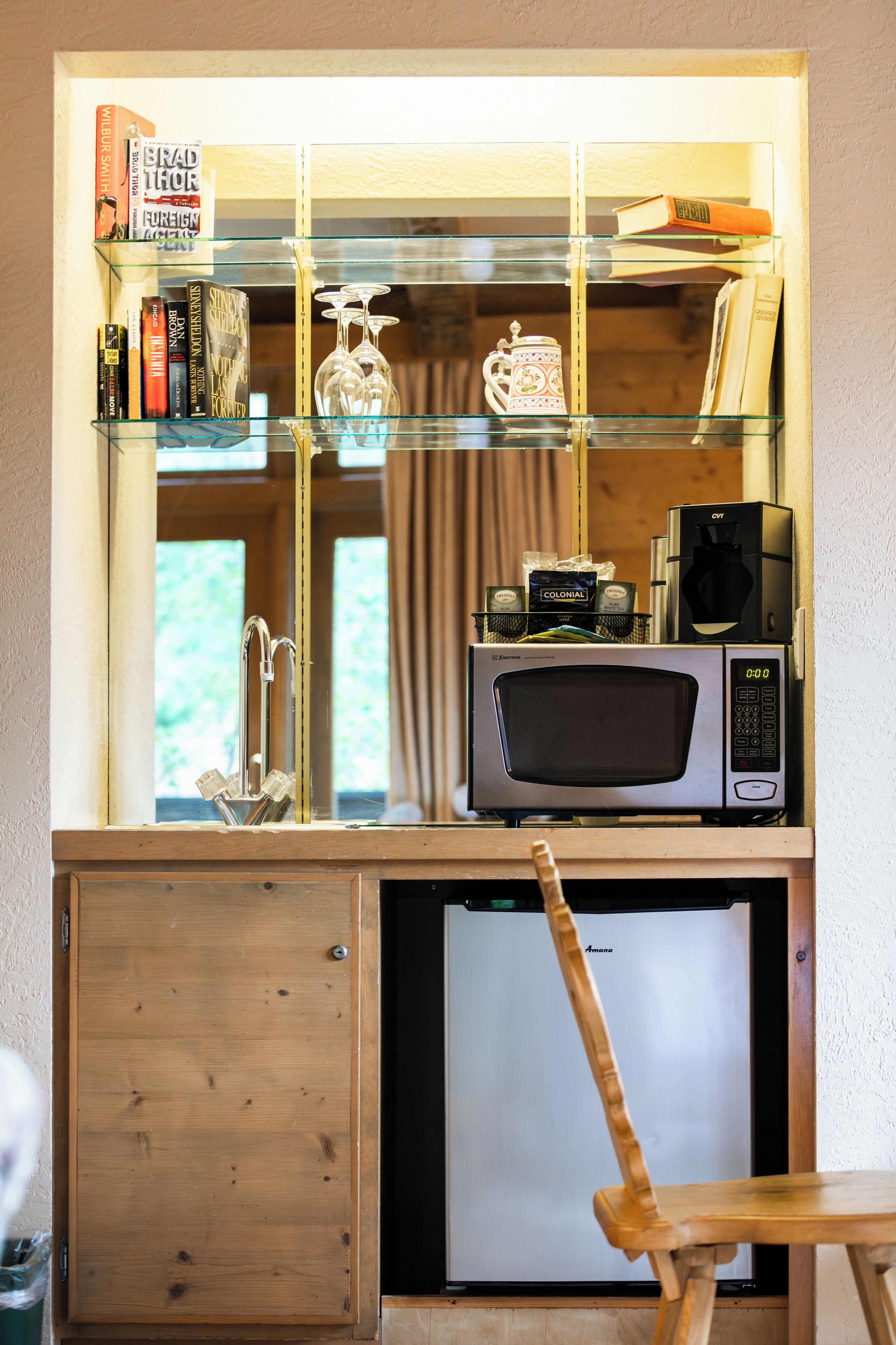 suite, 1 king bed | iron/ironing board, free wifi, bed sheets