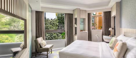 Banyan Room | In-room safe, desk, blackout curtains, iron/ironing board