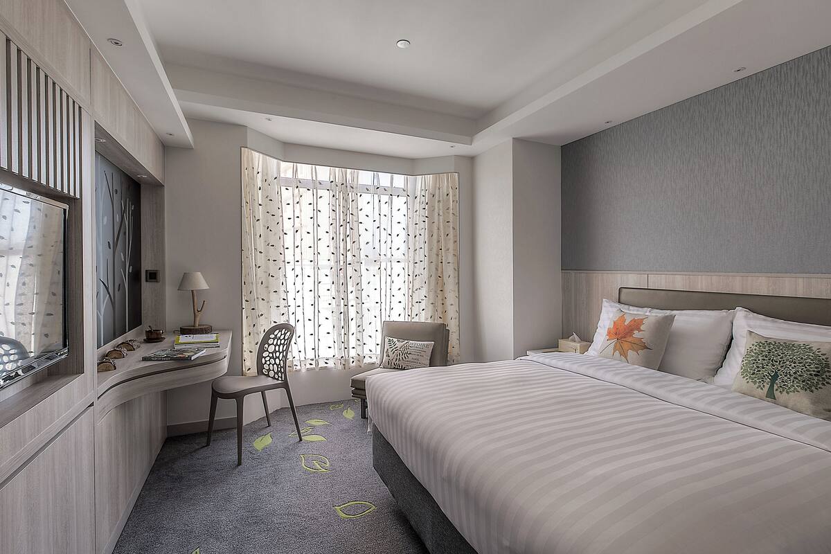 In-room safe, desk, blackout drapes, iron/ironing board (on request)