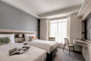 In-room safe, desk, blackout drapes, iron/ironing board - Stanford Hillview Hotel (Kowloon)