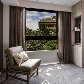 Quarto luxo (Banyan) | Área de estar | TV LCD 37 polegadas com canais digitais, TV