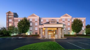 A multi-story hotel with a central entrance, large windows, and a well-maintained lawn. - Homewood Suites by Hilton Columbus/Polaris, OH (Columbus)