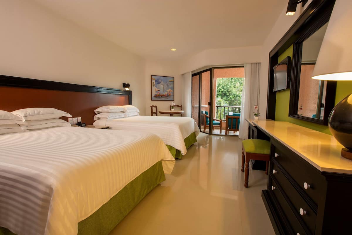 Deluxe Room, Garden View | Free minibar, in-room safe, desk, laptop workspace