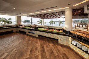 Free daily buffet breakfast - Barceló Huatulco - All Inclusive (Santa María Huatulco)