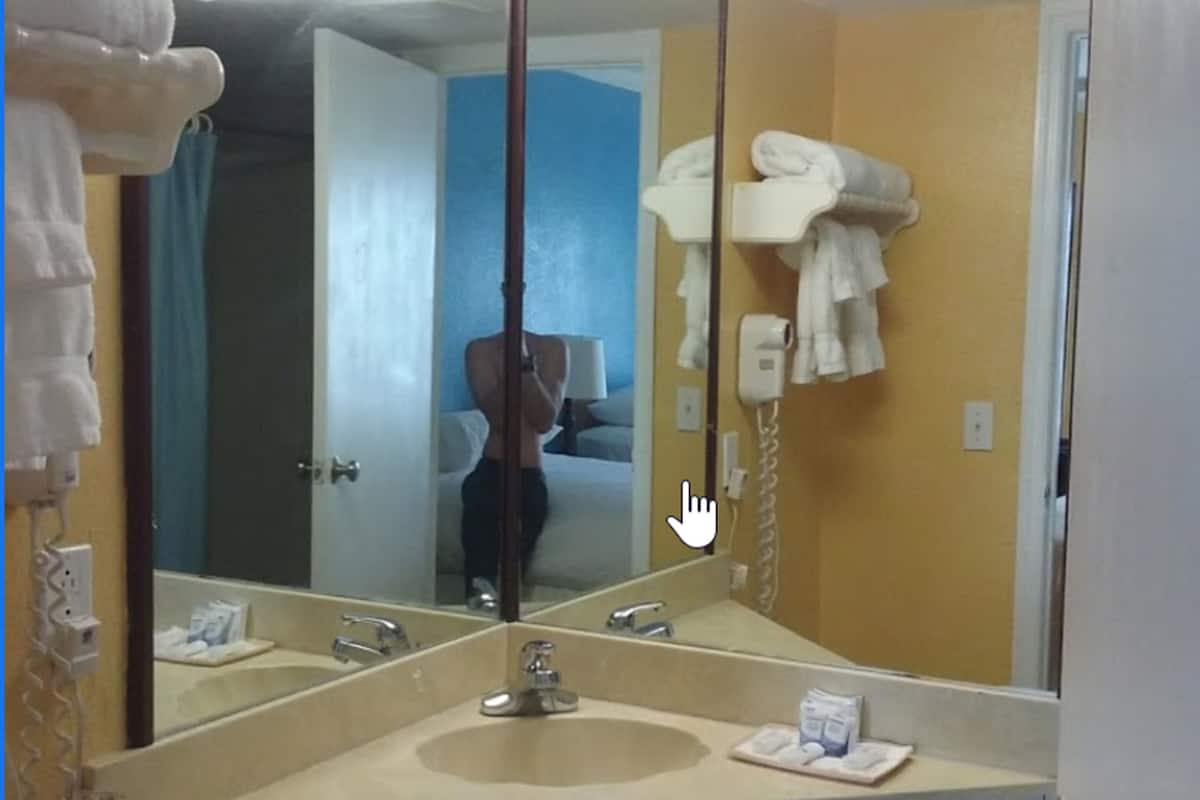 combined shower/bathtub, free toiletries, hair dryer, towels