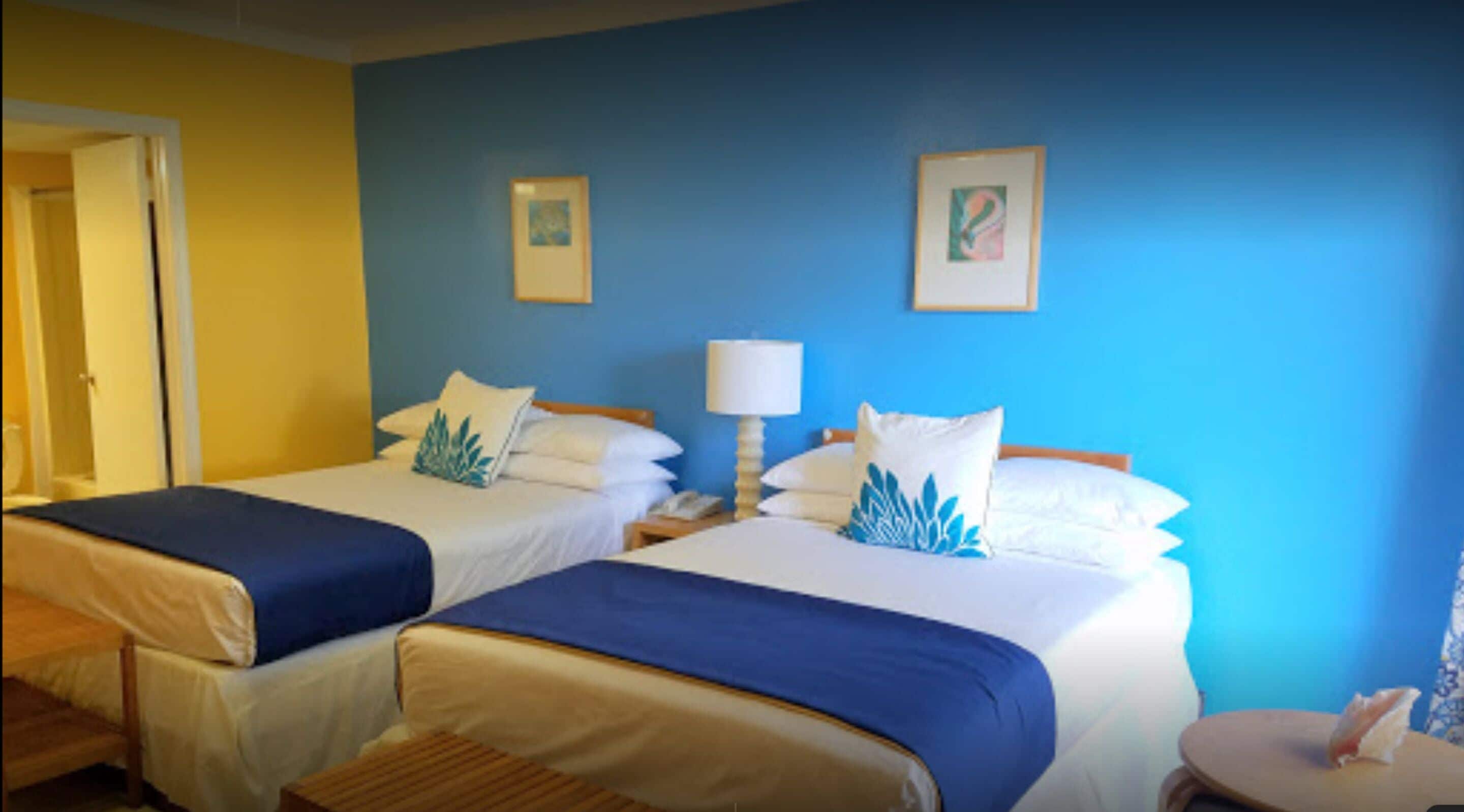 double room | desk, iron/ironing board, free cots/infant beds, free rollaway beds