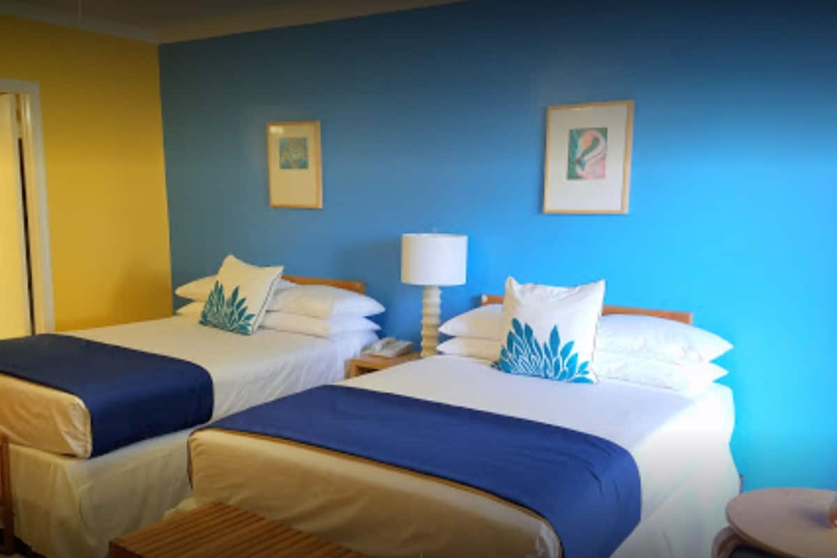 double room | desk, iron/ironing board, free cots/infant beds, free rollaway beds