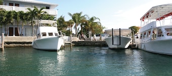 Flamingo Bay Hotel & Marina at Taino Beach