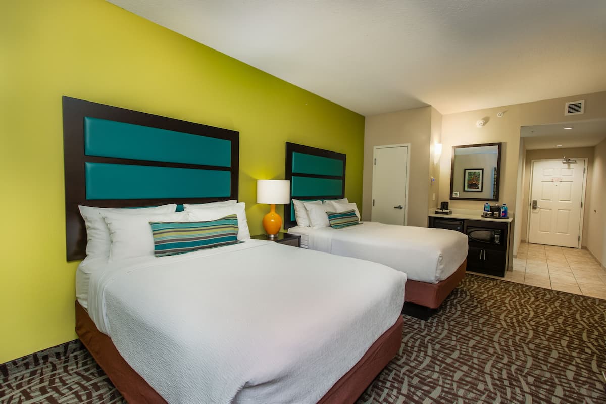 Standard Room, 2 Queen Beds (Island View) | Premium bedding, in-room safe, desk, blackout curtains