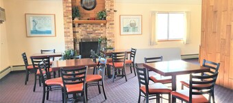 AmeriVu Inn & Suites - Avon