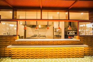 7 restaurants, breakfast, lunch, dinner served; international cuisine