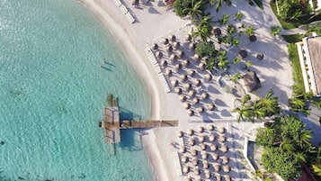 Plage privée, parasols, serviettes de plage, massages sur la plage