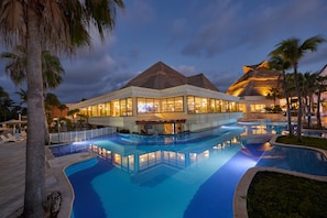 8 bars/lounges, 3 poolside bars, 2 beach bars, swim-up bar