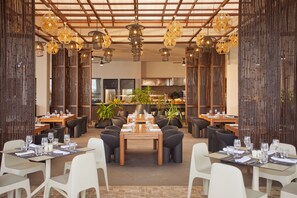 7 restaurants, breakfast, lunch, dinner served; international cuisine
