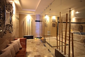 Couples treatment rooms, sauna, hot tub, steam room, body treatments