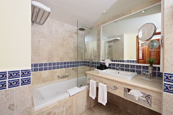 A modern bathroom with a bathtub, a large mirror, and a sink. - Bahia Principe Explore Akumal - Hyatt Inclusive Collection - All Inclusive (Akumal)