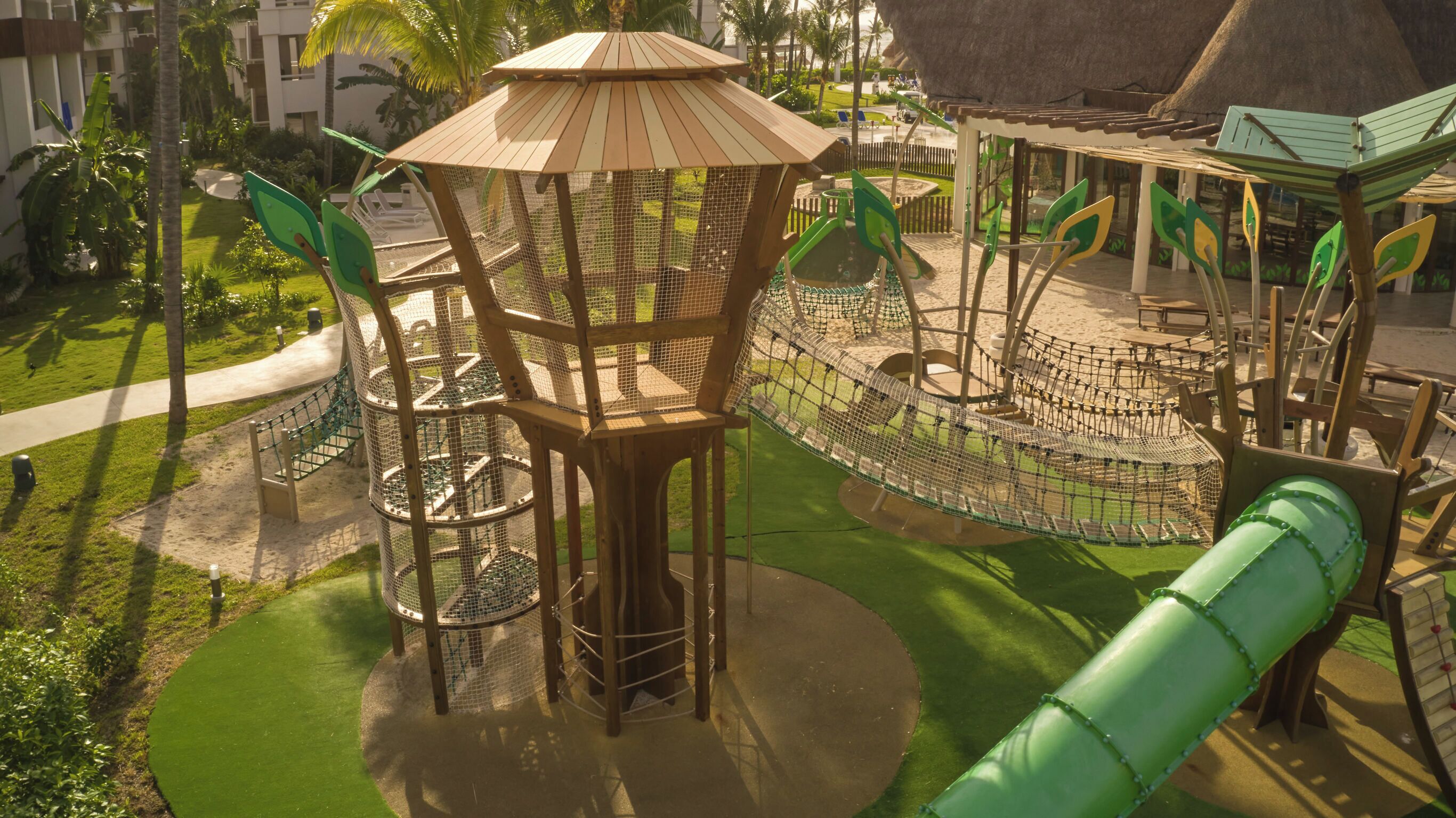 Área de juegos infantiles al aire libre