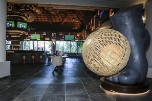 8 bars/lounges, 3 poolside bars, 2 beach bars, swim-up bar