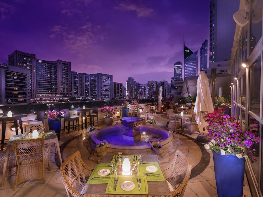 3 restaurants, breakfast, lunch, dinner served; Italian cuisine