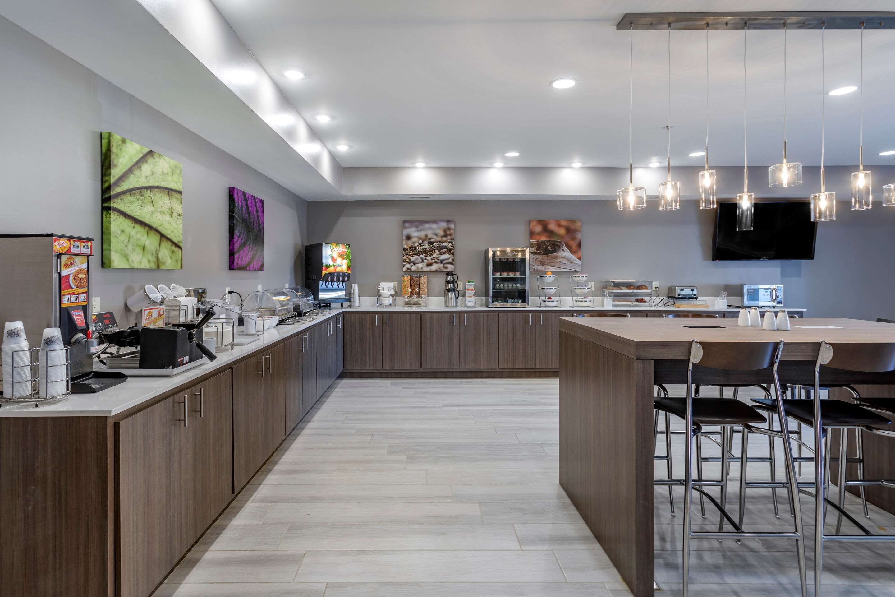 朝食 (ビュッフェ)、毎日提供 (無料)