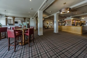 Bar (on property) - The Old Ship Hotel (Brighton)