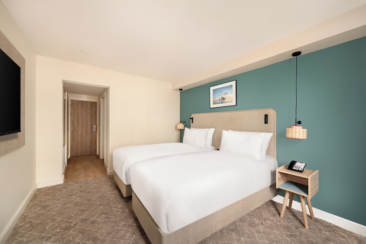 Twin Room | Hypo-allergenic bedding available, desk, iron/ironing board, WiFi (free)