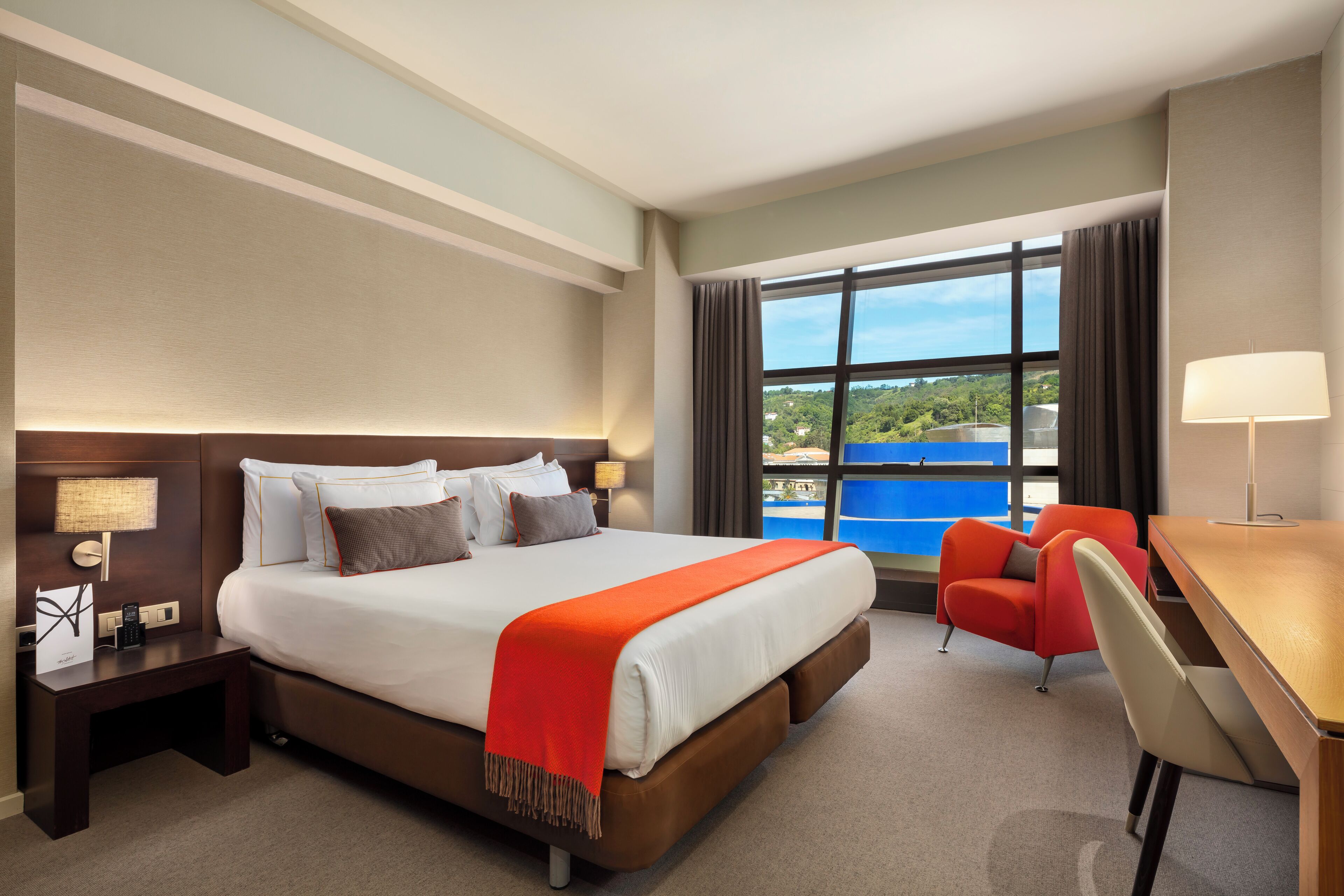 Deluxe Guggenheim View | Premium bedding, minibar, in-room safe, desk