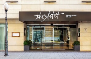 Front of property - The Artist Grand Hotel of Art (Bilbao)