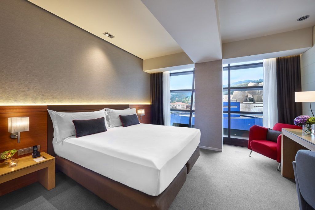 Ropa de cama de alta calidad y minibar 