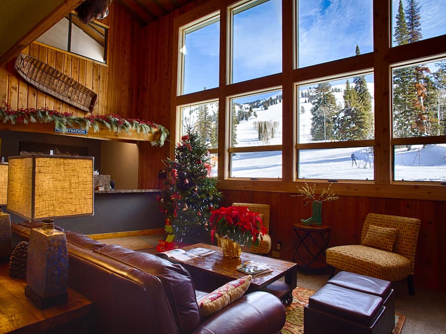 Kios daftar masuk/daftar keluar