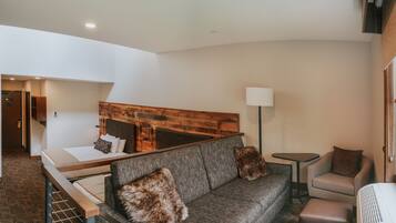 Standard Room, Multiple Beds | Living area | Smart TV