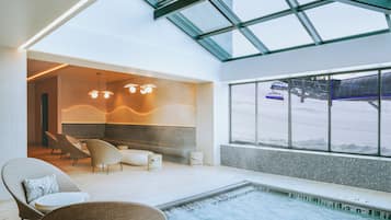 Indoor spa tub