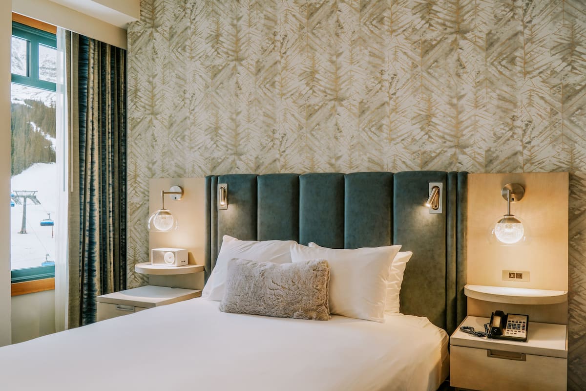 room, 1 bedroom (summit) | 2 bedrooms, in-room safe, desk, laptop workspace