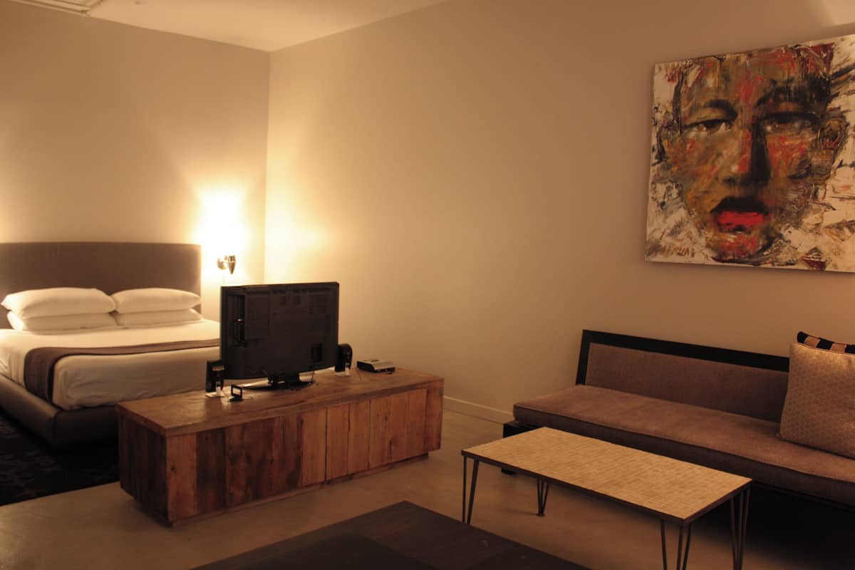 Rom – deluxe, 1 kingsize-seng (Patio Loft - LSLN) | Italienske Frette-laken, sengetøy av topp kvalitet og safe på rommet