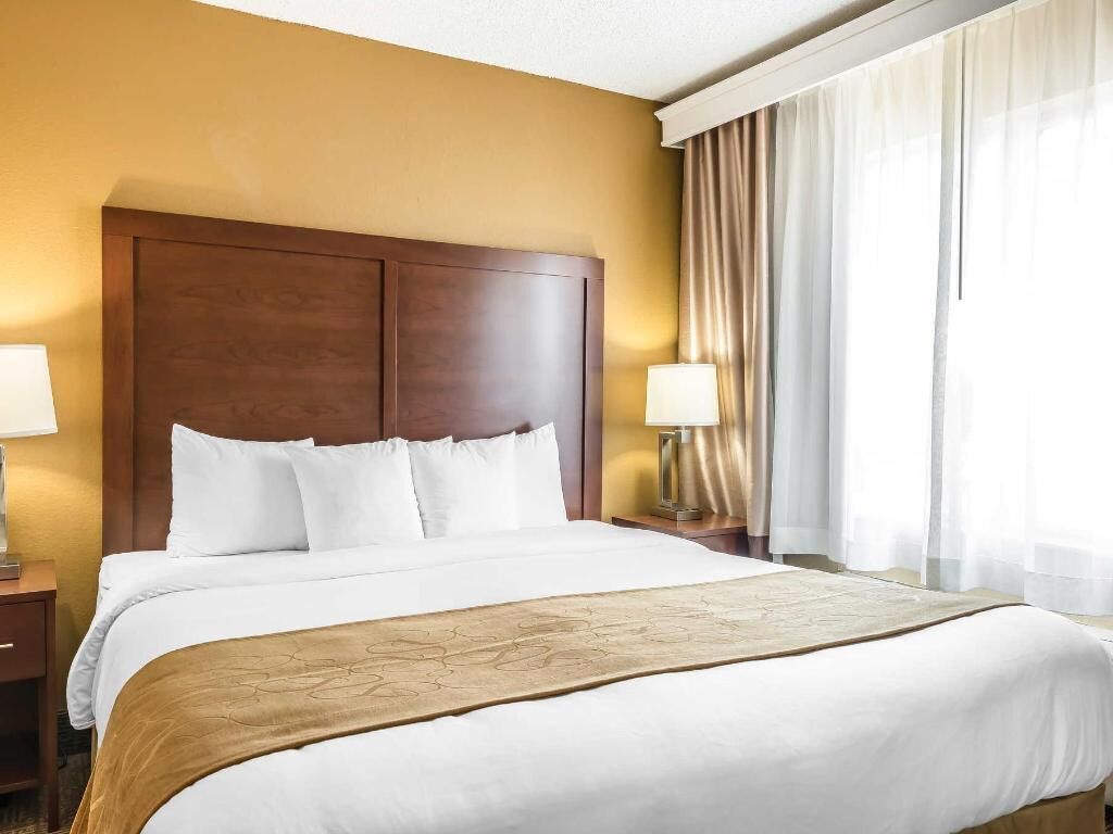 In-room safe, desk, laptop workspace, blackout curtains