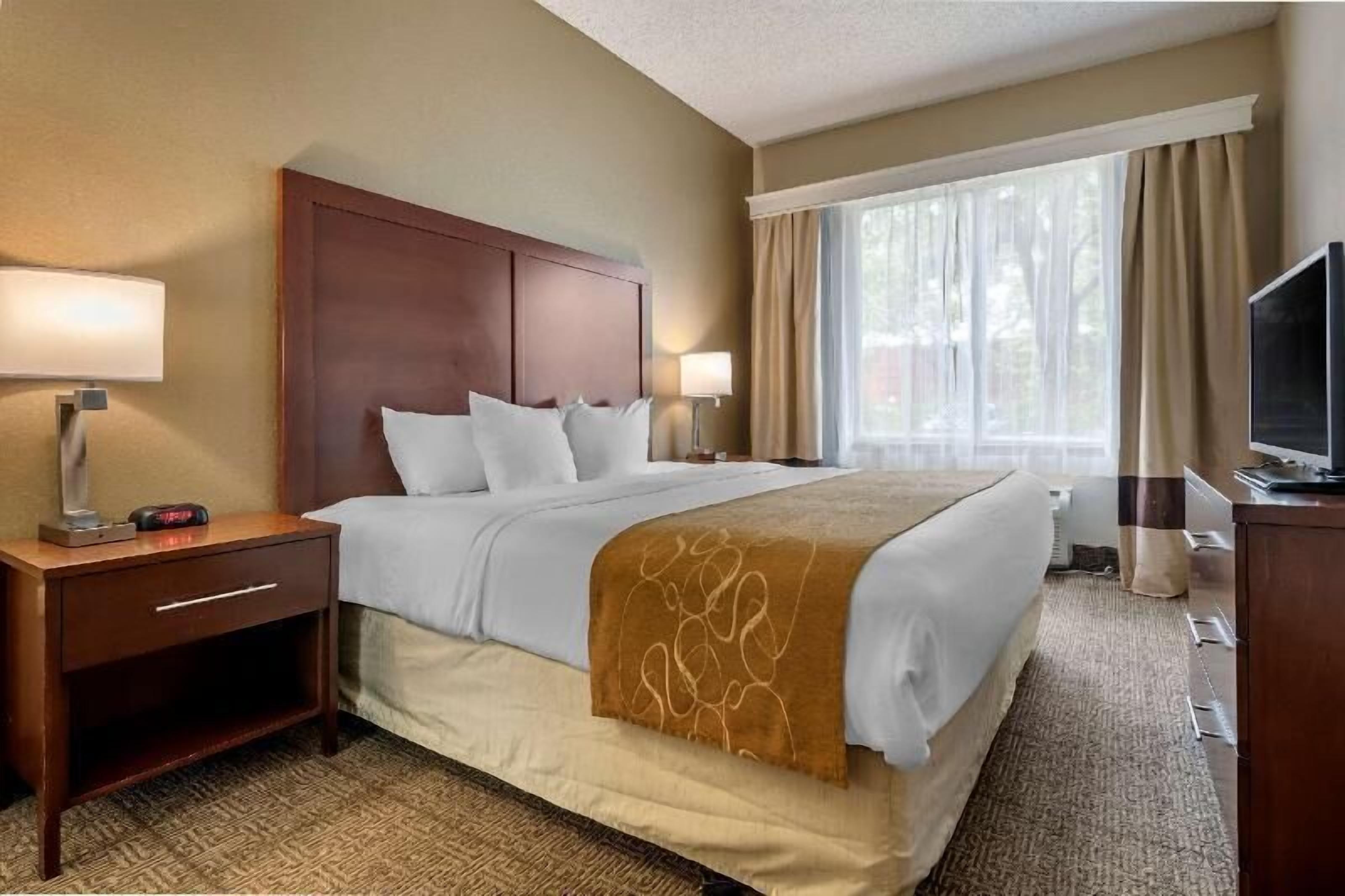In-room safe, desk, laptop workspace, blackout curtains