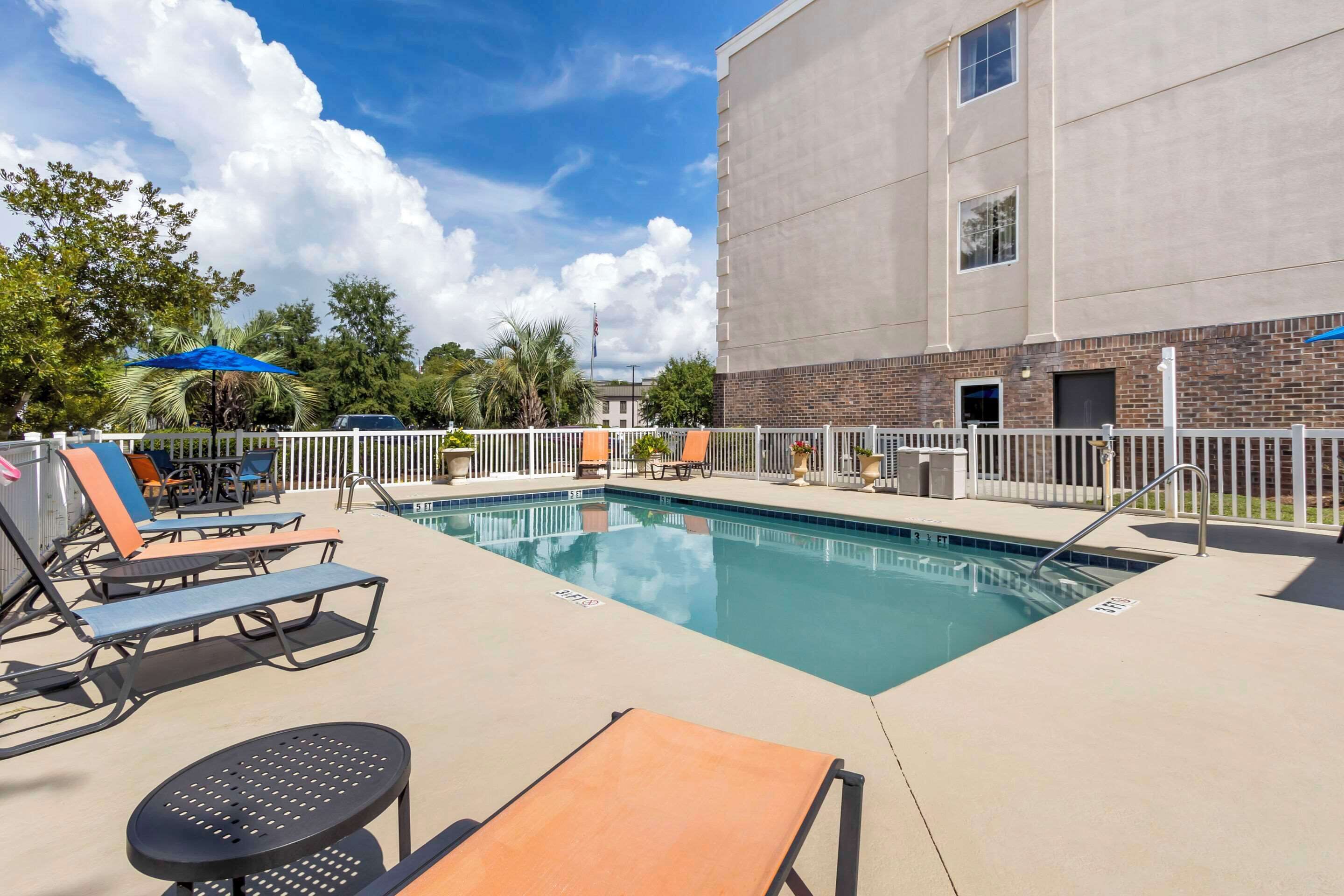 seasonal outdoor pool, open 10:00 am to 10:00 pm, pool umbrellas