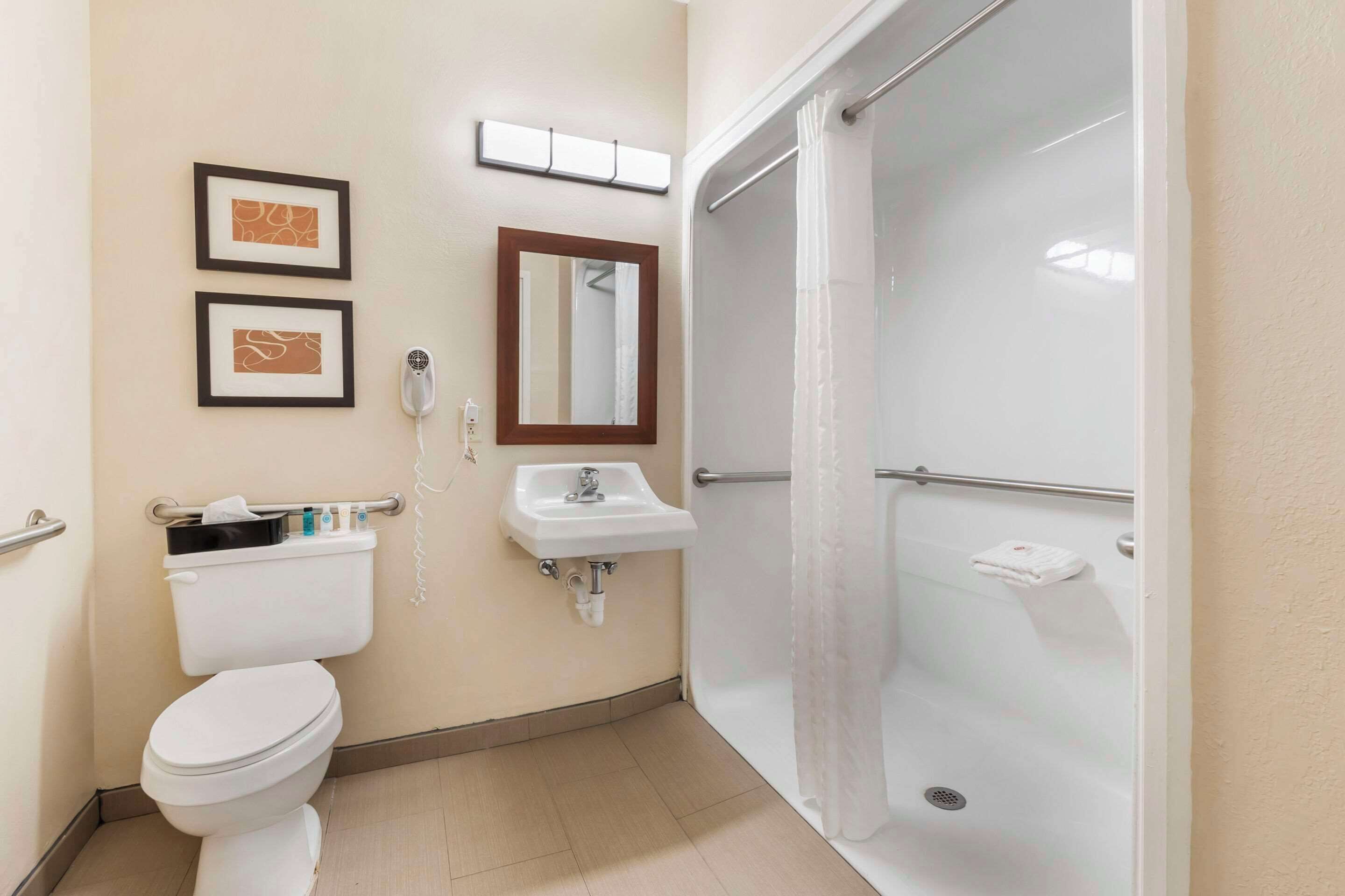 room, 1 queen bed, non smoking (efficiency) | desk, laptop workspace, iron/ironing board, free wifi