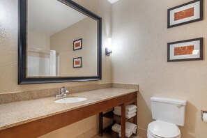Family Suite | Bathroom | Combined shower/tub, free toiletries, hair dryer, towels - Comfort Suites McKinney - Allen (McKinney)