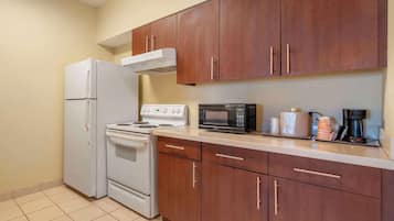 Family Suite | Desk, blackout drapes, iron/ironing board, free WiFi
