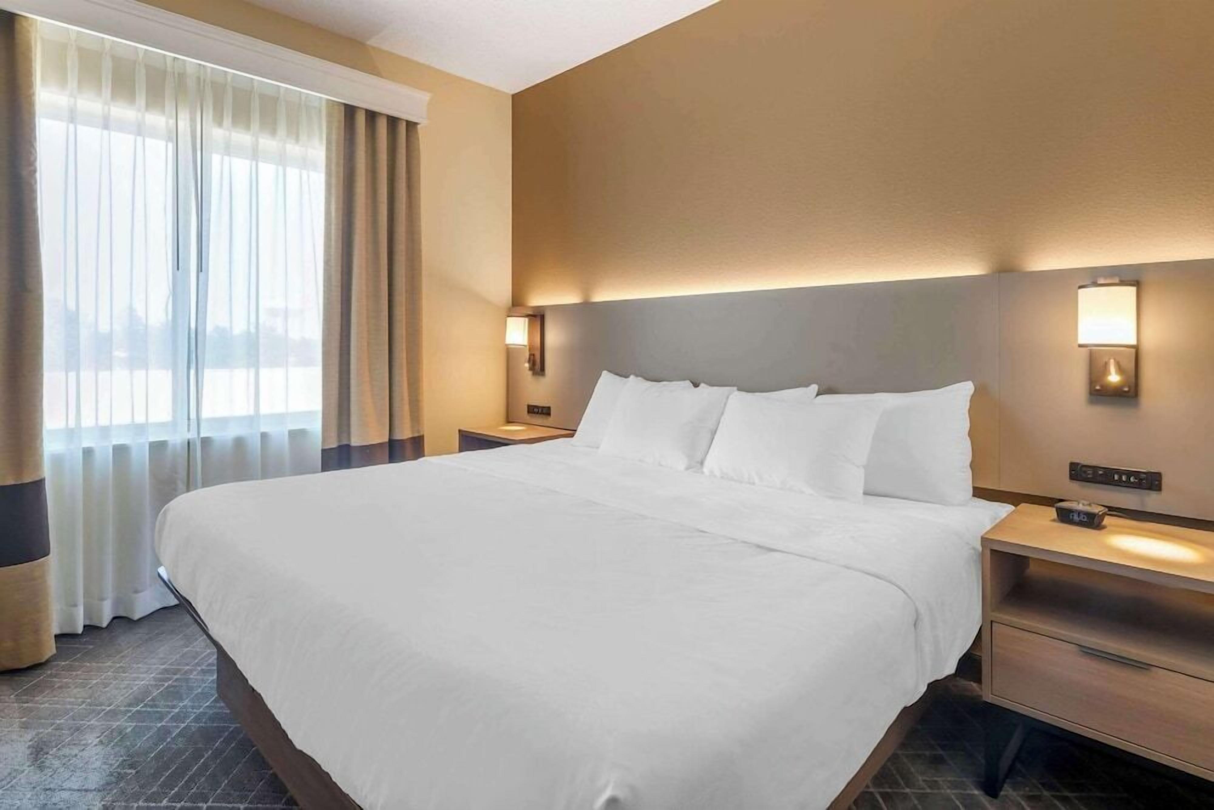 Desk, blackout curtains, iron/ironing board, free WiFi
