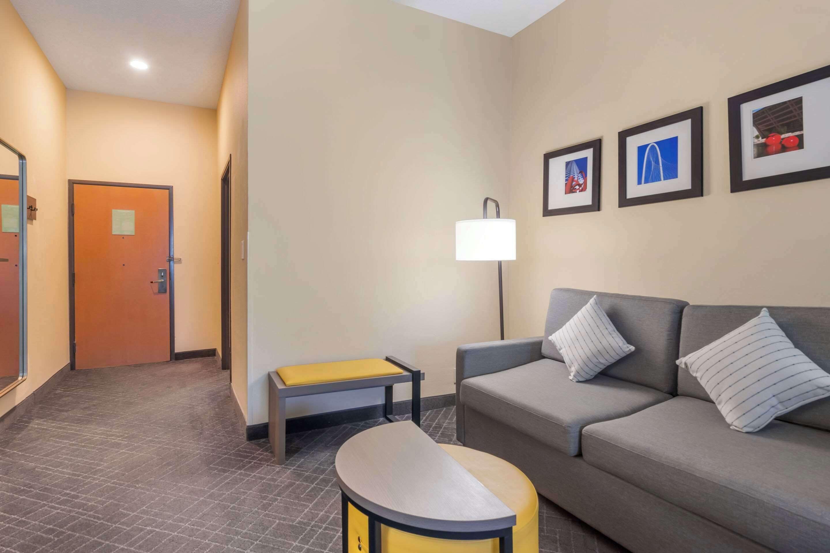 Suite, 1 King Bed, Accessible, Non Smoking | Desk, blackout drapes, iron/ironing board, free WiFi