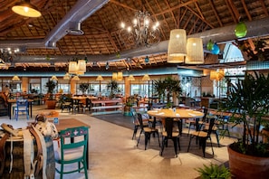 7 restaurants, spécialités Cuisine internationale