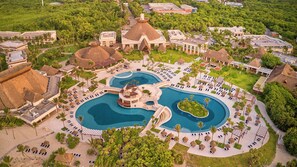 4 piscinas al aire libre, sombrillas, tumbonas