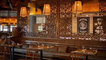 7 restaurants, breakfast, lunch, dinner served; international cuisine