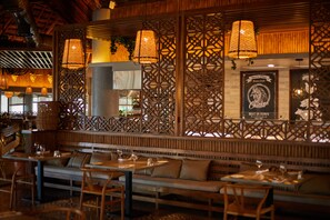 7 restaurants, breakfast, lunch, dinner served; international cuisine