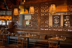 7 restaurants, breakfast, lunch, dinner served; international cuisine