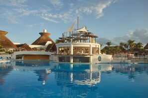 5 bars/lounges, swim-up bar, poolside bar, beach bar