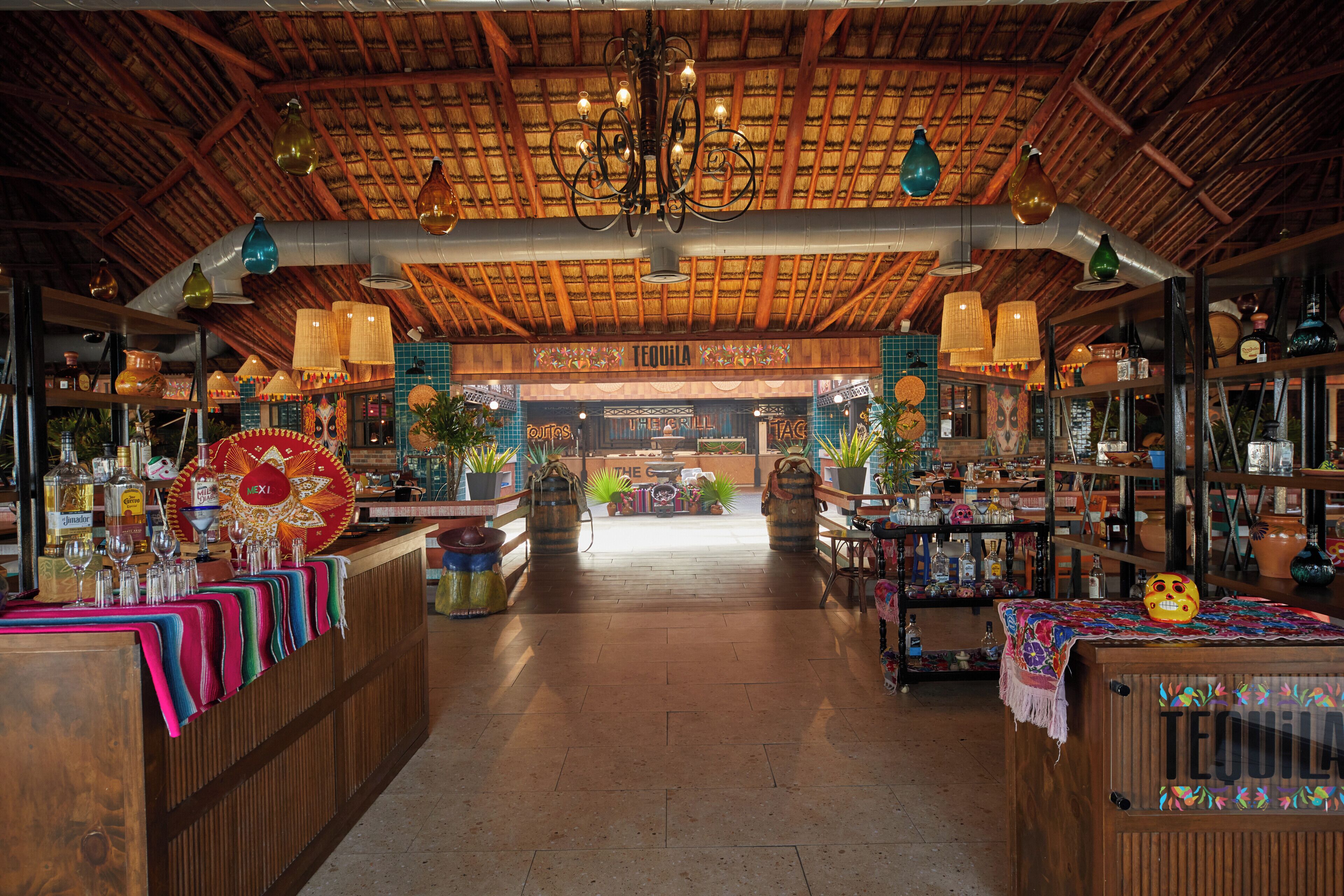 7 restaurants; breakfast, lunch, and dinner served