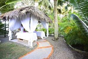 Couples treatment rooms, sauna, hot tub, body treatments, hydrotherapy